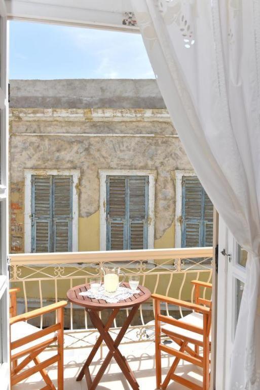Oisyra Boutique Suites Ermoupoli Luaran gambar