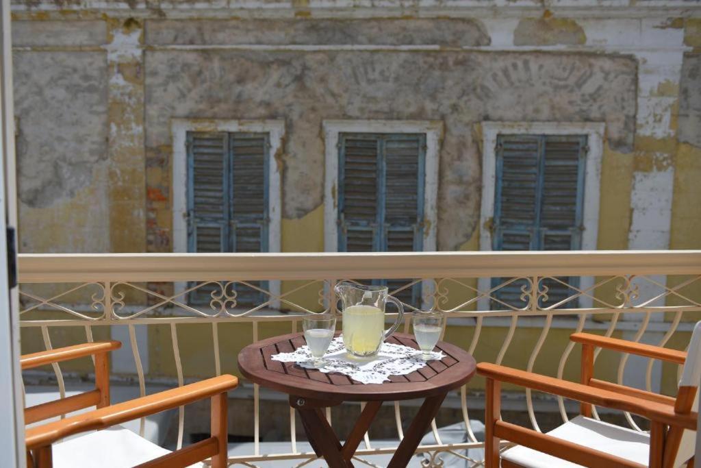 Oisyra Boutique Suites Ermoupoli Luaran gambar